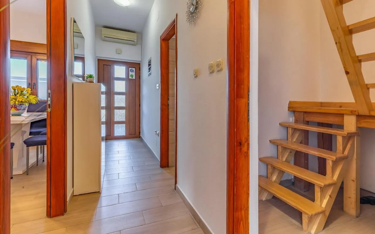 Вилла Sweet House With Free Parking Пула Дом отдыха
