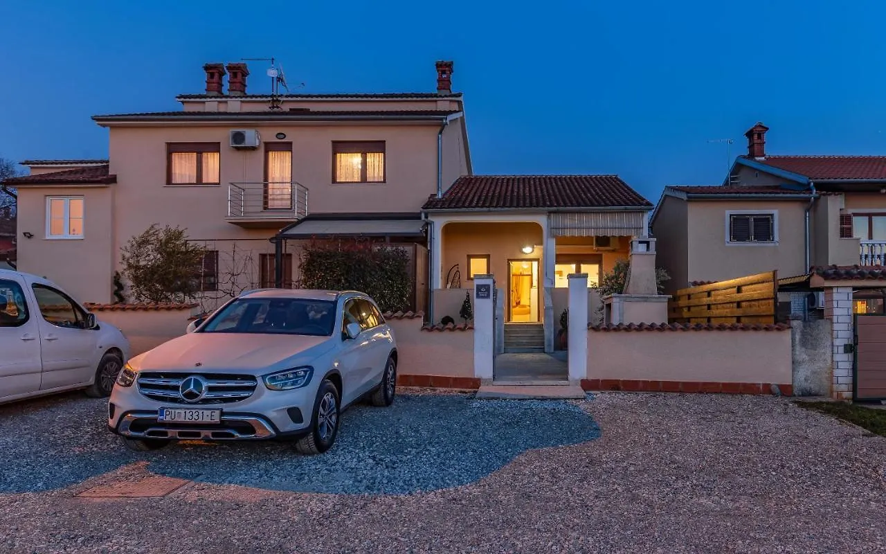 Дом отдыха Вилла Sweet House With Free Parking Пула