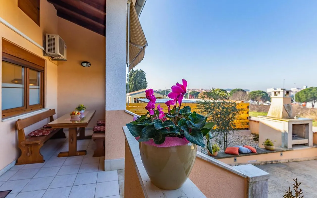 Вилла Sweet House With Free Parking Пула